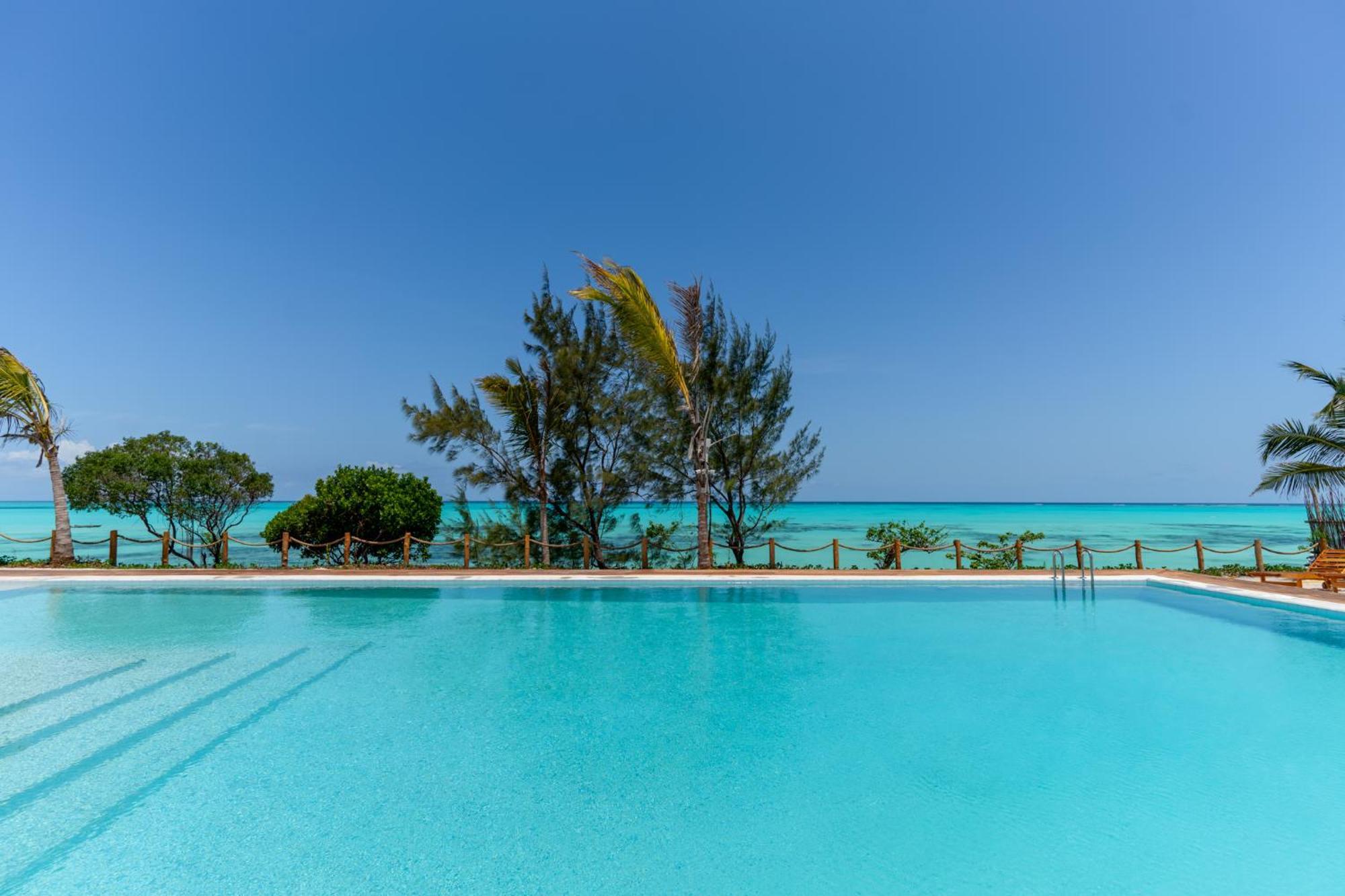 Kaskazi Hotel Zanzibar Джамбиани Екстериор снимка