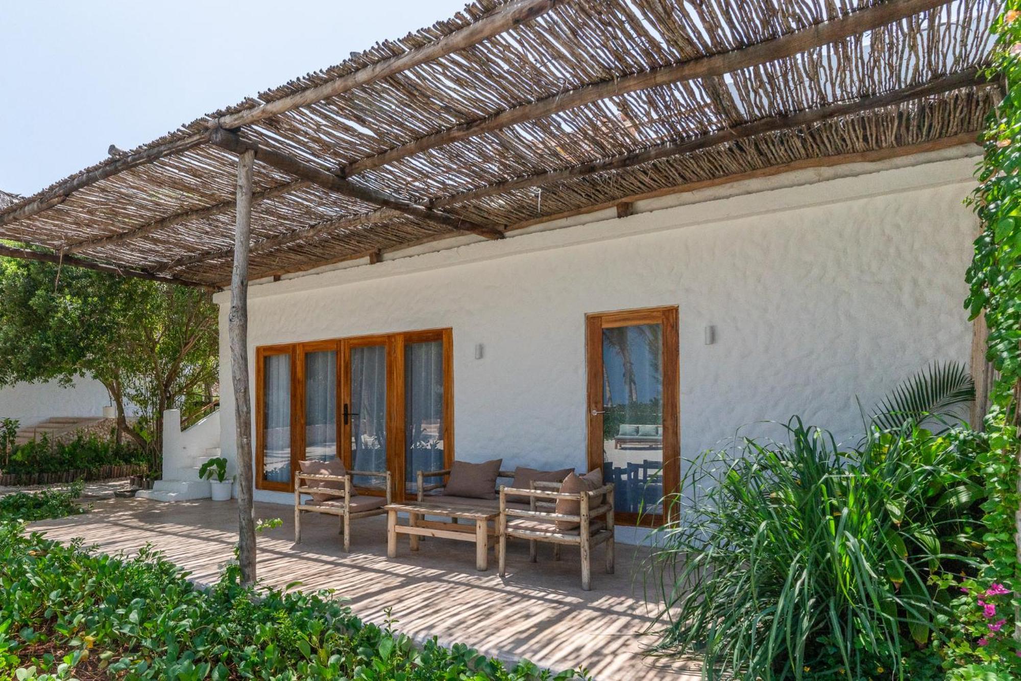 Kaskazi Hotel Zanzibar Джамбиани Екстериор снимка